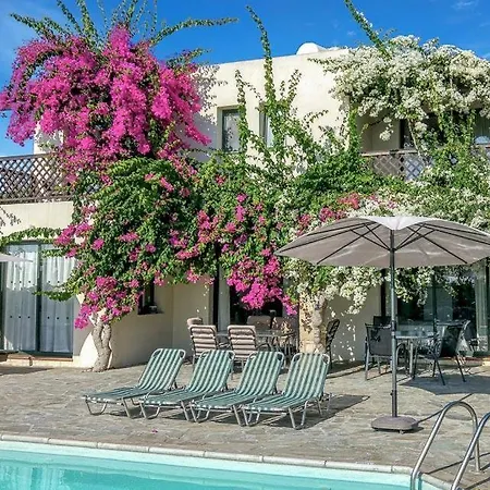 فيلة Sleeps 8 With Pool Air Con And Wifi *