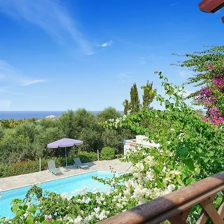 Villa Sleeps 8 With Pool Air Con And Wifi *