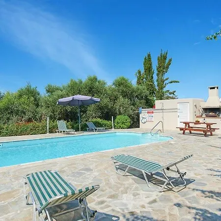 Villa Sleeps 8 With Pool Air Con And Wifi *