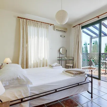 Sleeps 8 With Pool Air Con And Wifi Villa *