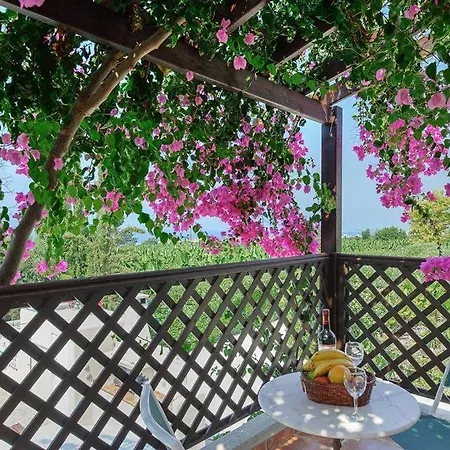 Villa Sleeps 8 With Pool Air Con And Wifi Kissonerga
