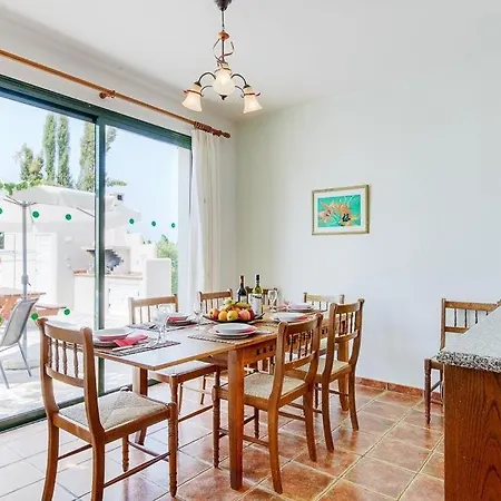Sleeps 8 With Pool Air Con And Wifi *