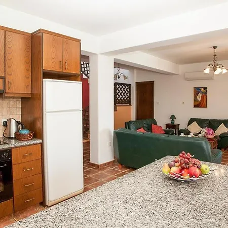 Sleeps 8 With Pool Air Con And Wifi Villa *
