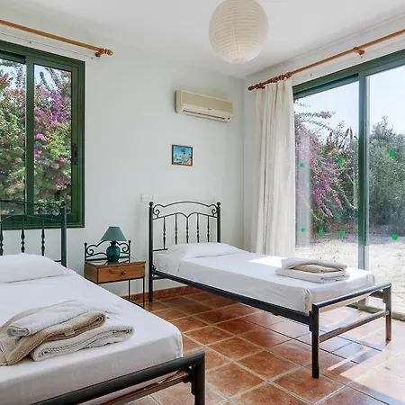 Sleeps 8 With Pool Air Con And Wifi Villa