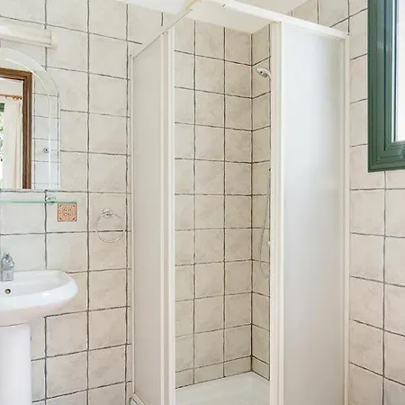 Sleeps 8 With Pool Air Con And Wifi *